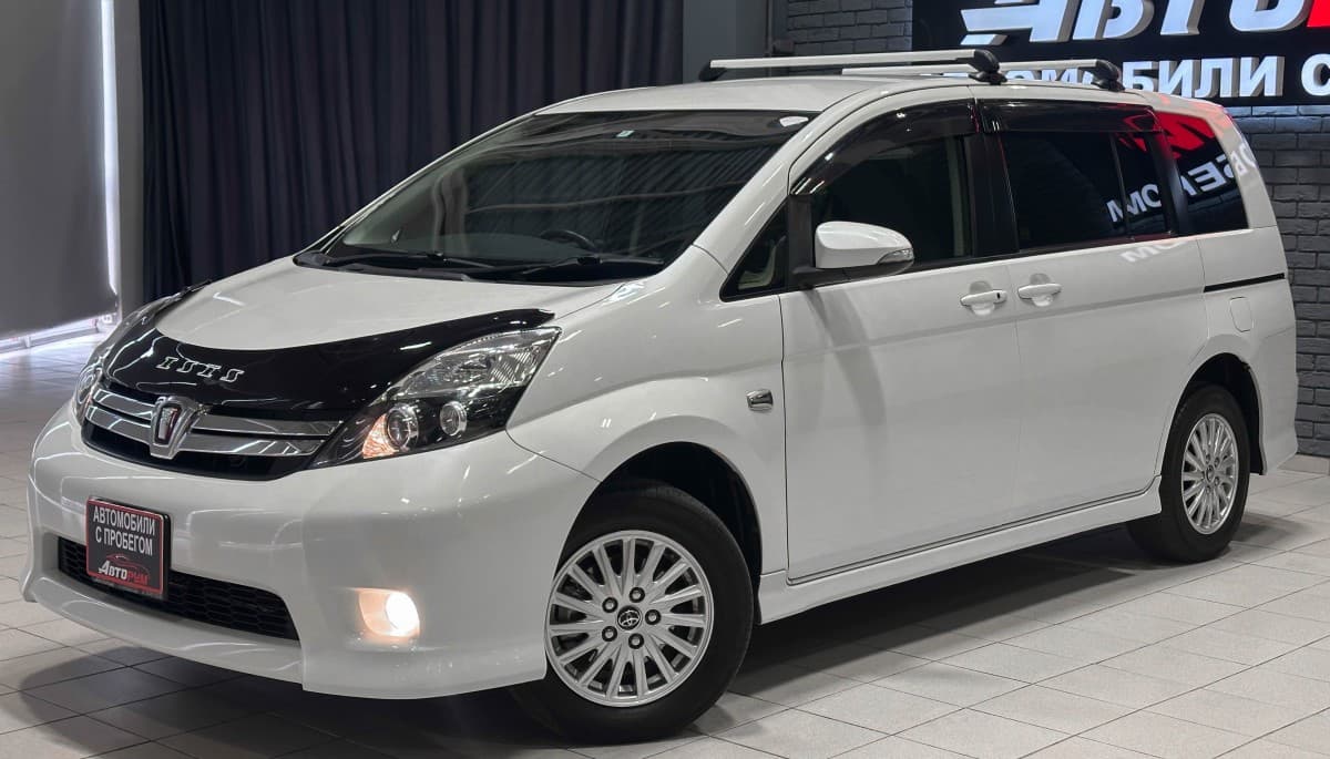 Toyota Isis - 2